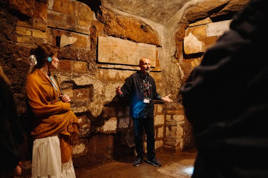 Solo en las catacumbas de Roma: tour nocturno con la Cripta de los Huesos