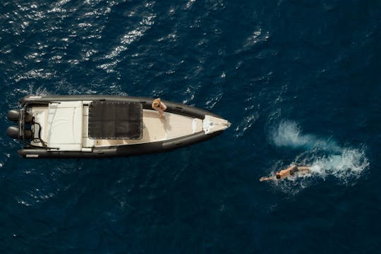 Croisière d'une demi-journée en bateau à moteur à Santorin