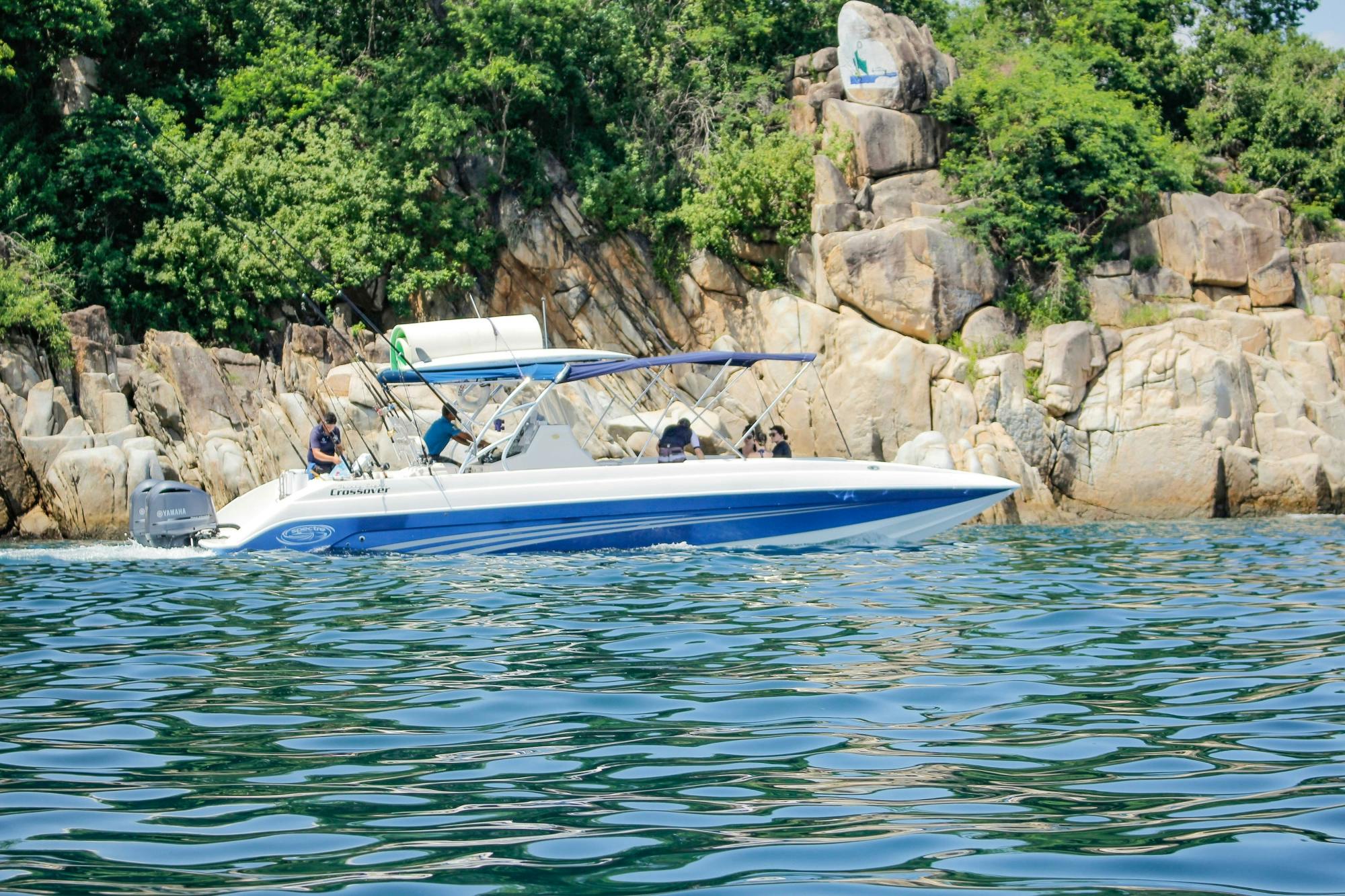 Alquiler de barco privado en Puerto Vallarta con navegación propia