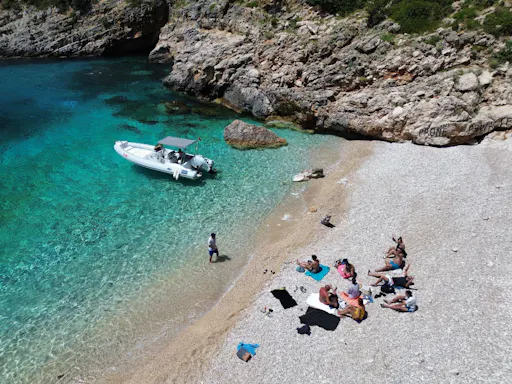Bristani Bay speed boat tour with beach stops