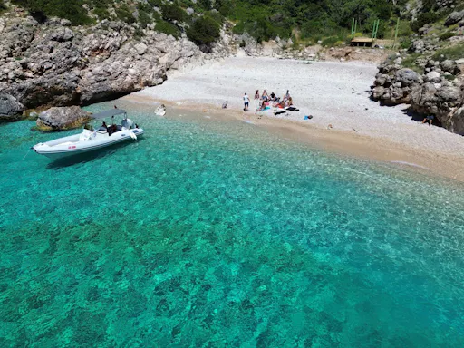 Bristani Bay speed boat tour with beach stops