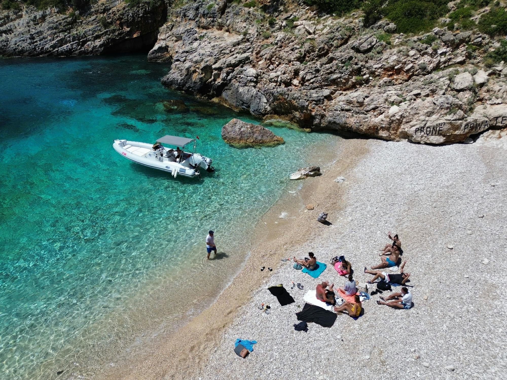 Bristani Bay speed boat tour with beach stops