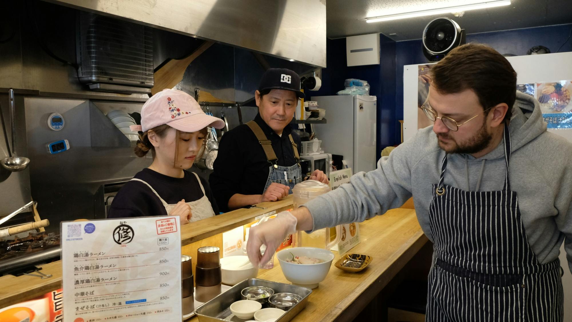 Aula profissional de preparação de ramen com o Chef Shu em Osaka