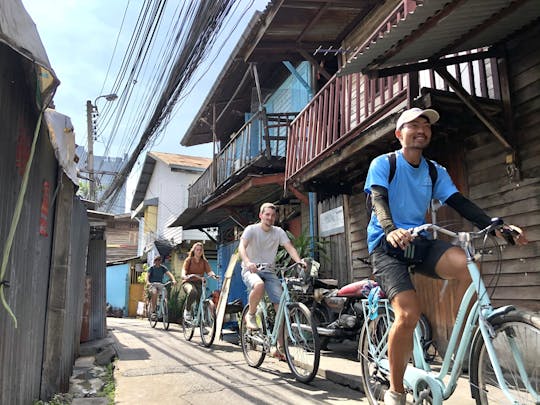 Tour en bicicleta por calles secundarias y gemas ocultas en Bangkok