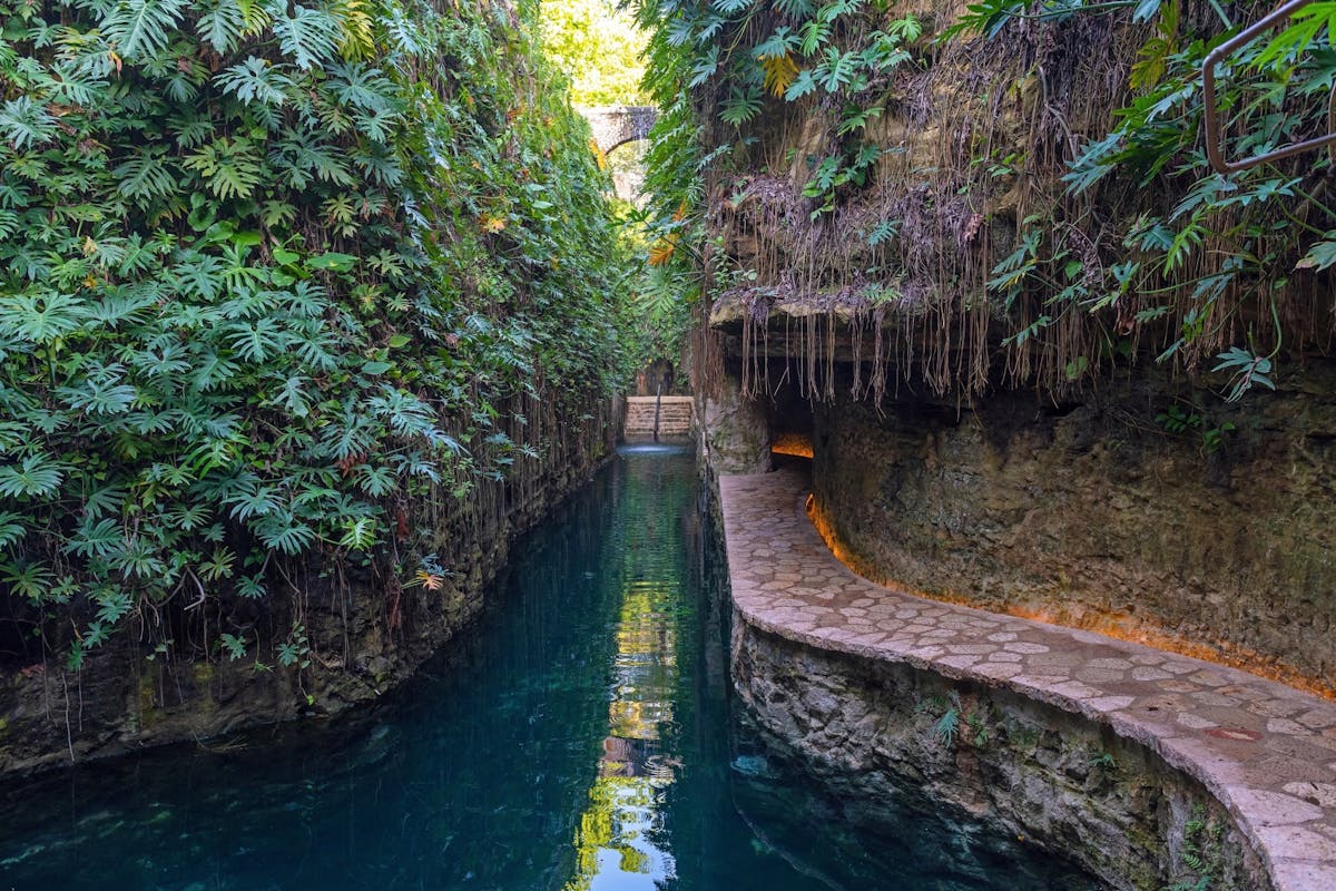 Twee cenotes en rondleiding door Hacienda Mucuyche