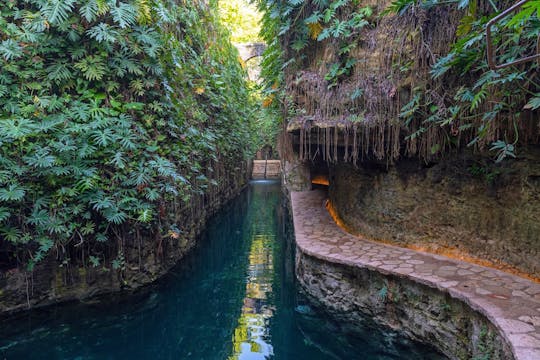 Visita guiada a dois Cenotes e Hacienda Mucuyche