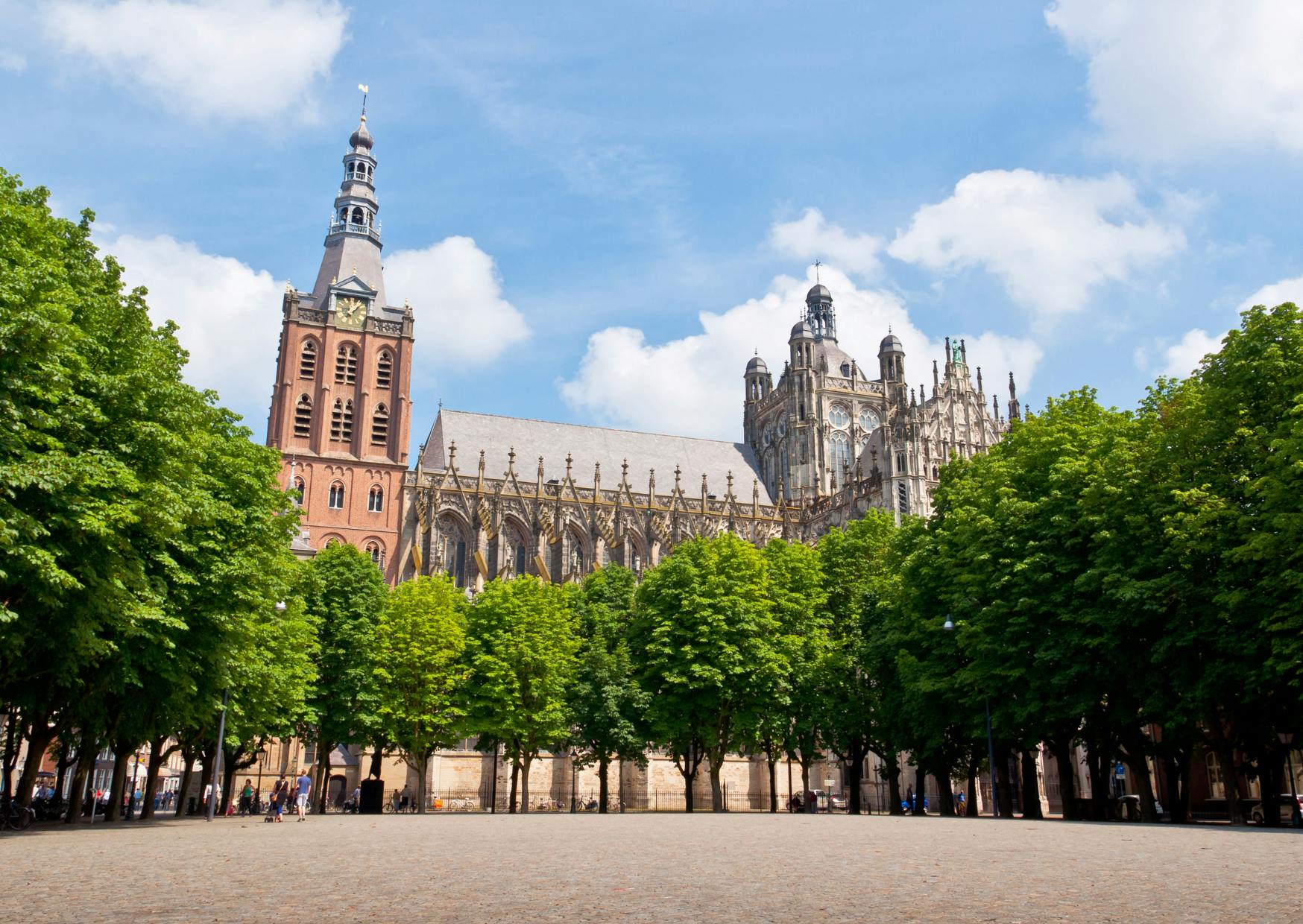 Visite guidée à pied de Den Bosch par l'IA avec Walky, le chatbot WhatsApp