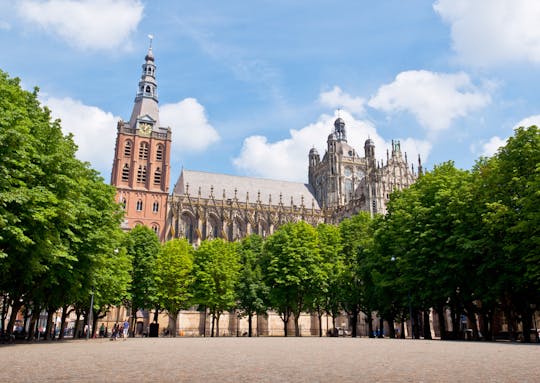 Passeio a pé guiado por IA em Den Bosch com Walky, o chatbot do WhatsApp