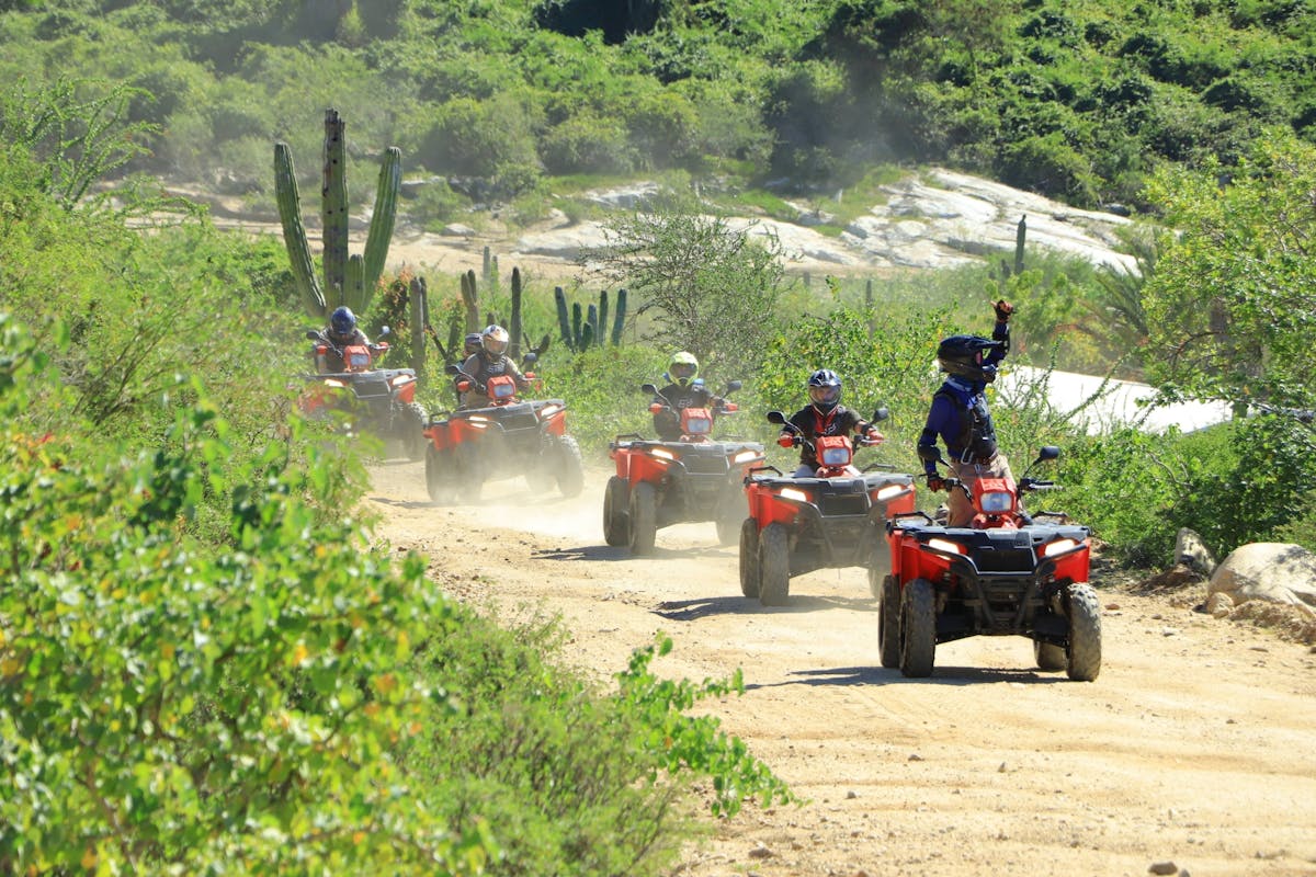 Kombination aus ATV-Fahrt und Kamelritt