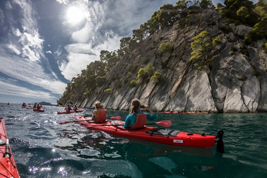 Aventura de caiaque e mergulho com snorkel na caverna azul em Lefkada