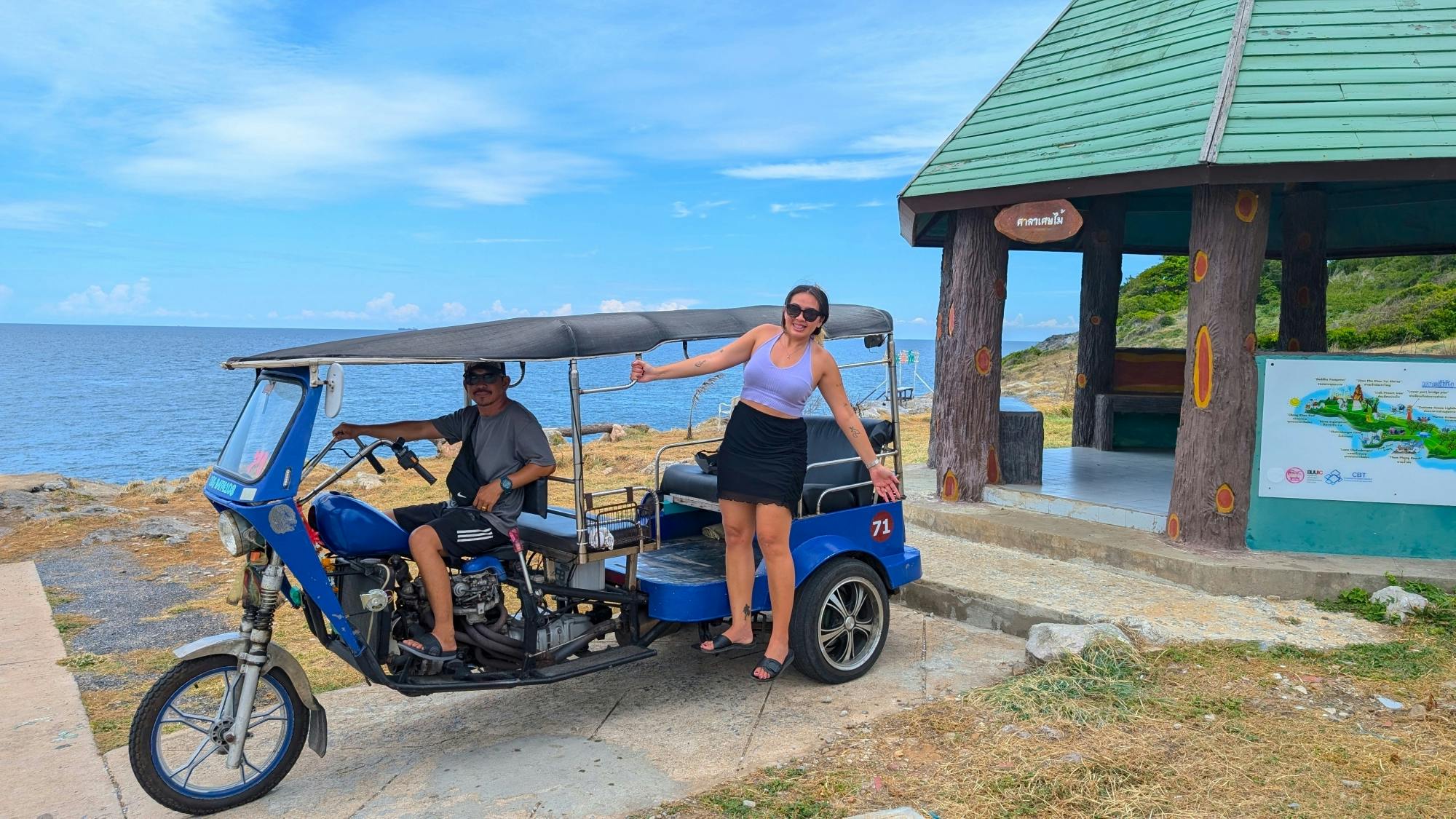 Recorrido en tuk tuk por la isla de Koh Sichang desde Pattaya