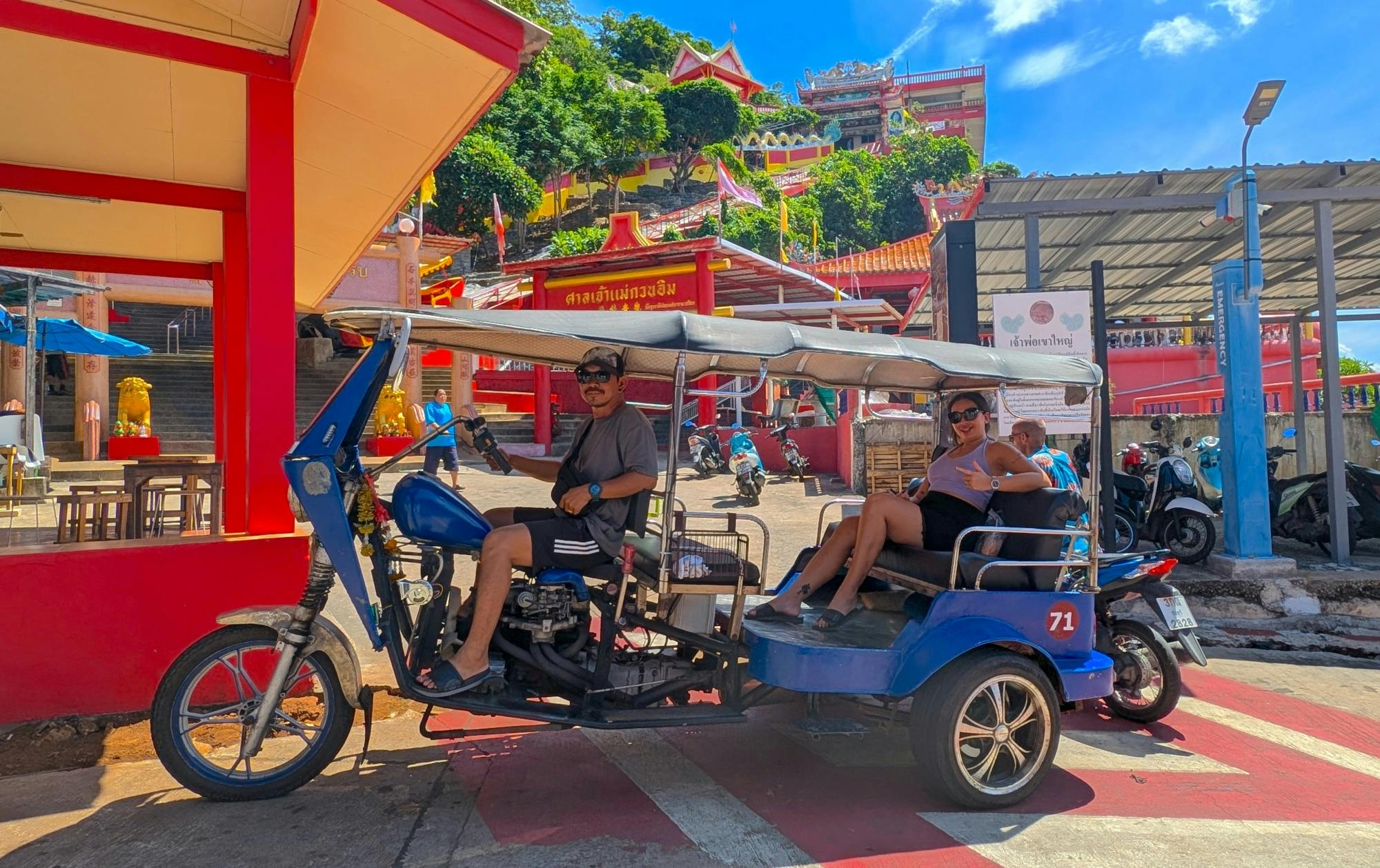 Koh Sichang-eilanddagtour met tuktuktour vanuit Bangkok