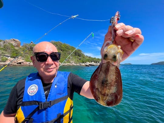 Passeio privado de pesca em lancha rápida Samae San e churrasco saindo de Pattaya