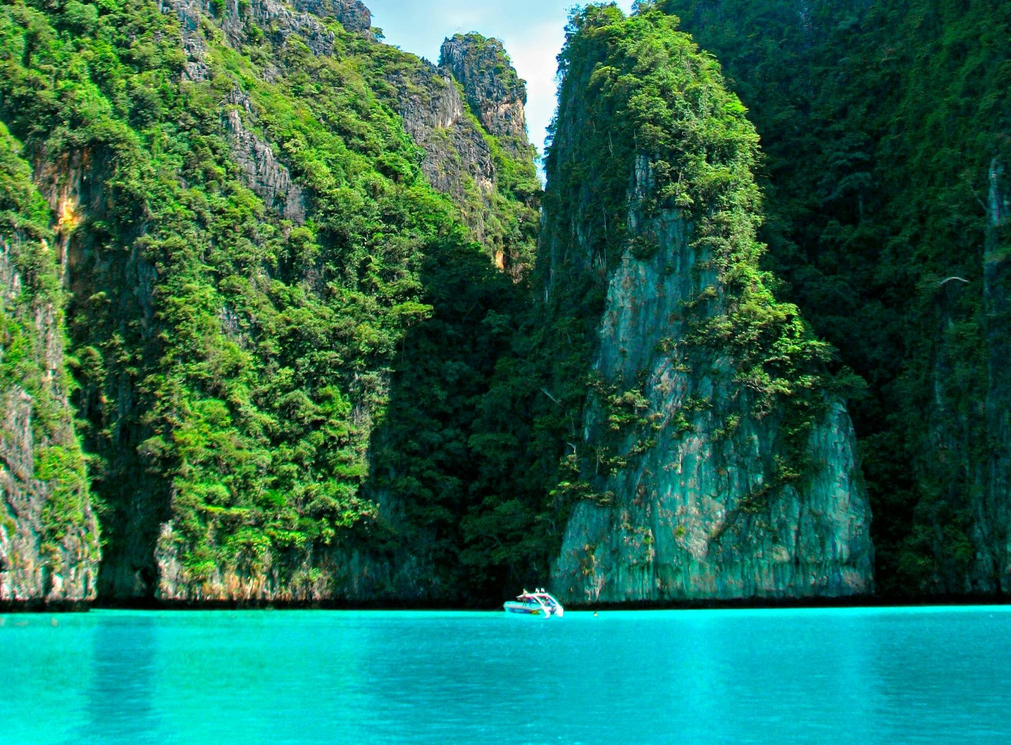 Phi Phi Don, Maya Bay & Maiton Island by Speed Catamaran