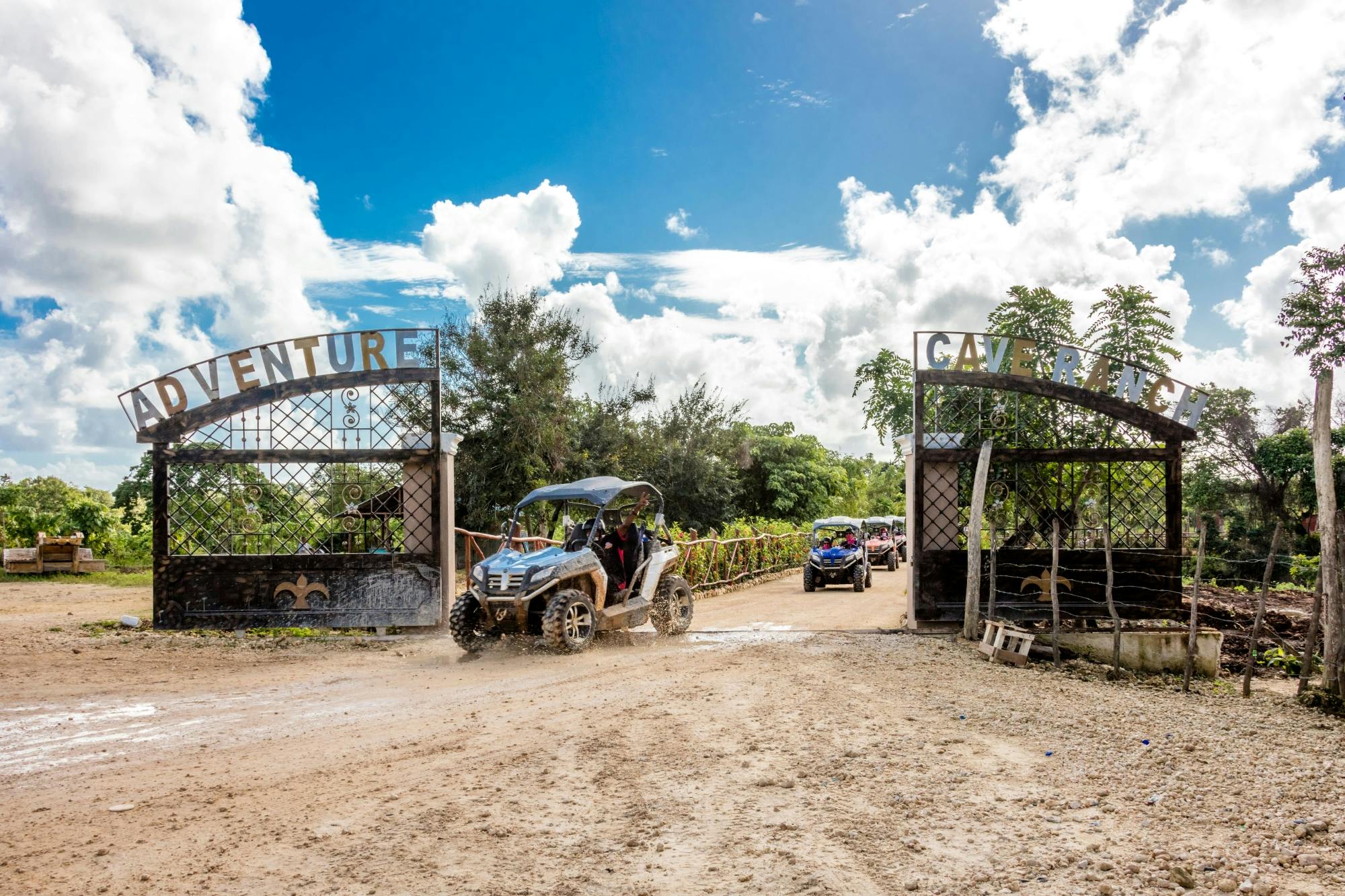 Quad-Biking, Ziplining und Schwimmen in den Cenoten im Domitai Park