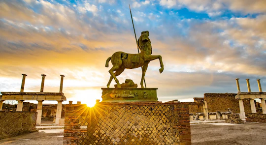 From Rome: Pompeii and Mt. Vesuvius Volcano day trip with authentic Neapolitan pizza lunch
