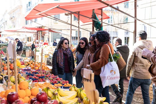 Marktbezoek en kookles bij een Cesarina thuis in Genua