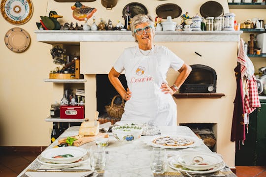 Esperienza culinaria e spettacolo di cucina a casa di una Cesarina a Genova