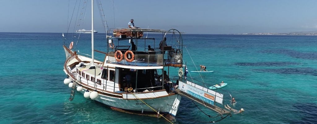 Azure cruise in Kefalonia with hidden beaches and Greek lunch