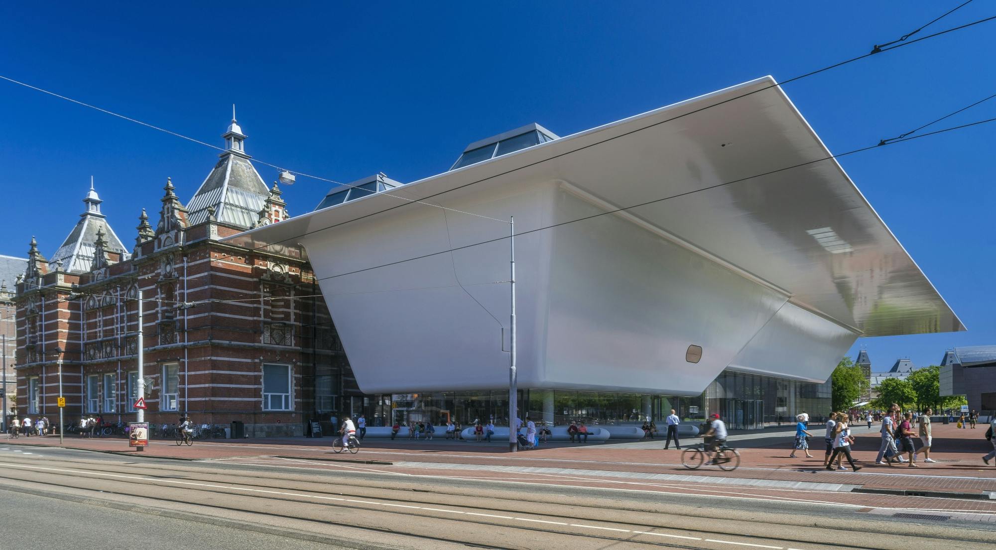 Spring-køen-over billet til  Stedelijk-museet i Amsterdam