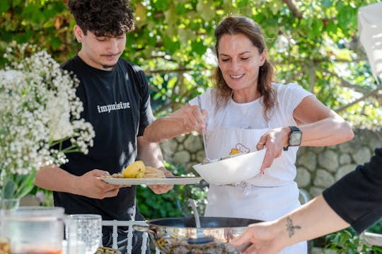 Markttour en eetervaring bij een Cesarina thuis in Catania