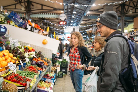 Visita al mercato e lezione privata di cucina presso la casa di una Cesarina a Parma