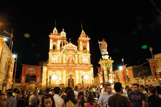 Traslado a las celebraciones de la Noche Blanca de Samos.