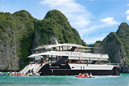 Bahía de Phang Nga en catamarán