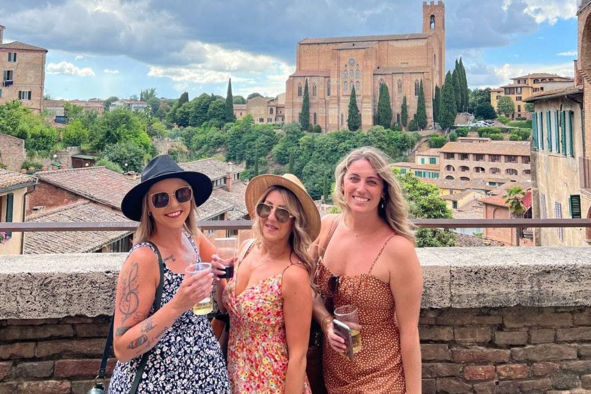 Tour de día completo por Siena y Toscana desde Roma con almuerzo y cata de vinos