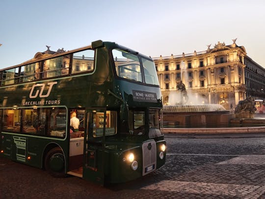 Tour notturno di Roma in autobus scoperto con sosta di degustazione