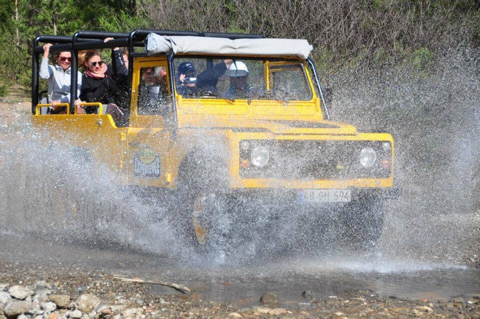 Fethiyen maastoautosafari sisältäen Saklıkentin rotkon ja Gizlikentin vesiputouksen