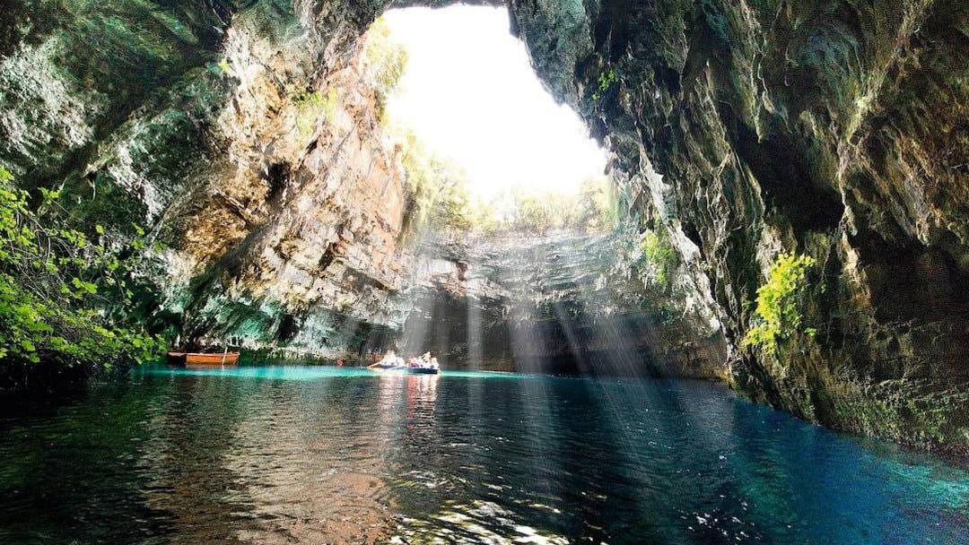 MELISSANI LAKE & DROGARATI CAVE