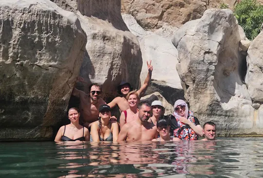 Geführte Tour durch die Wahiba-Wüste und das Wadi Bani Khalid mit Mittagessen ab Muscat
