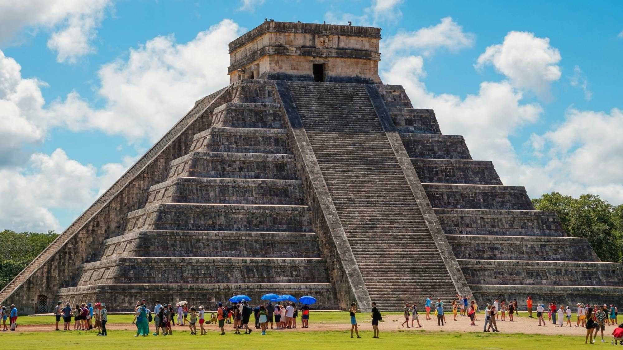 Tour de día completo a Izamal, Chichén Itzá y Cenote