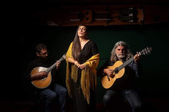 Traditionelle Fado-Show mit lokalen Künstlern in Porto