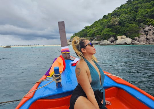 Excursión privada en barco de cola larga en Koh Tao y Nang Yuan con esnórquel