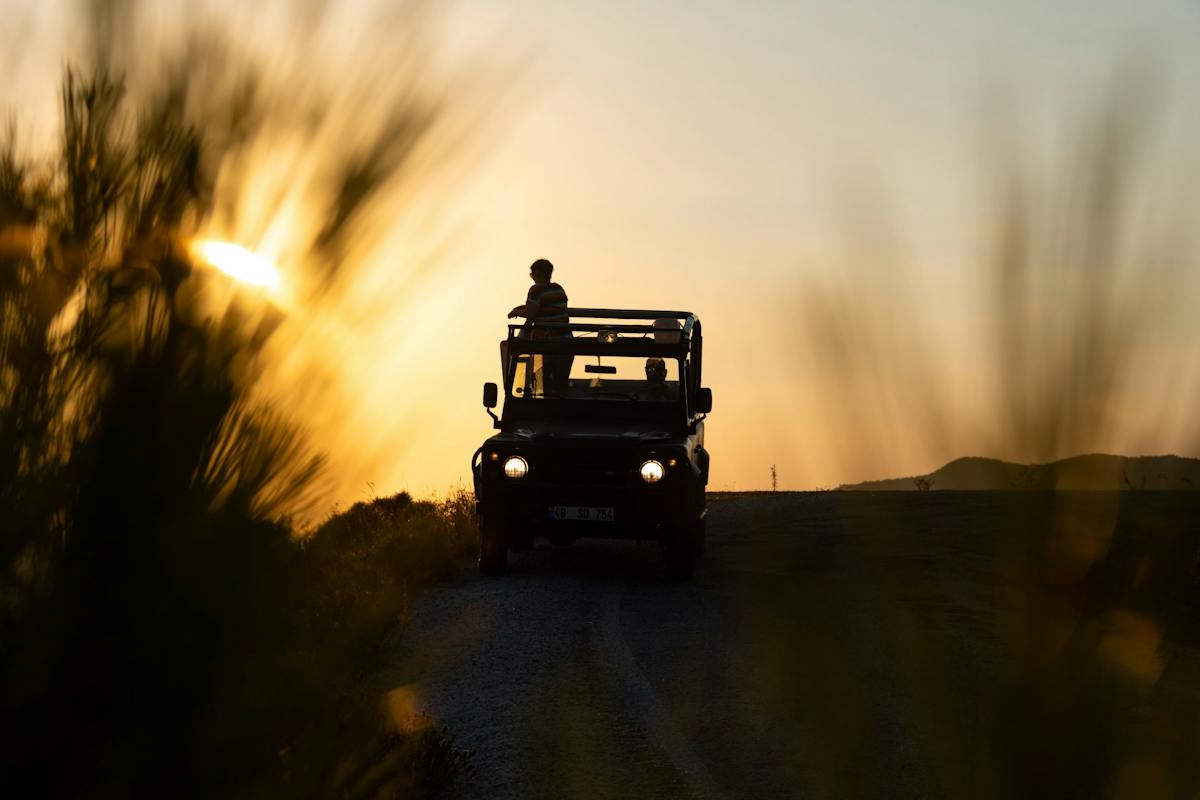 Guided evening 4x4 tour of Monchique Hills with dinner