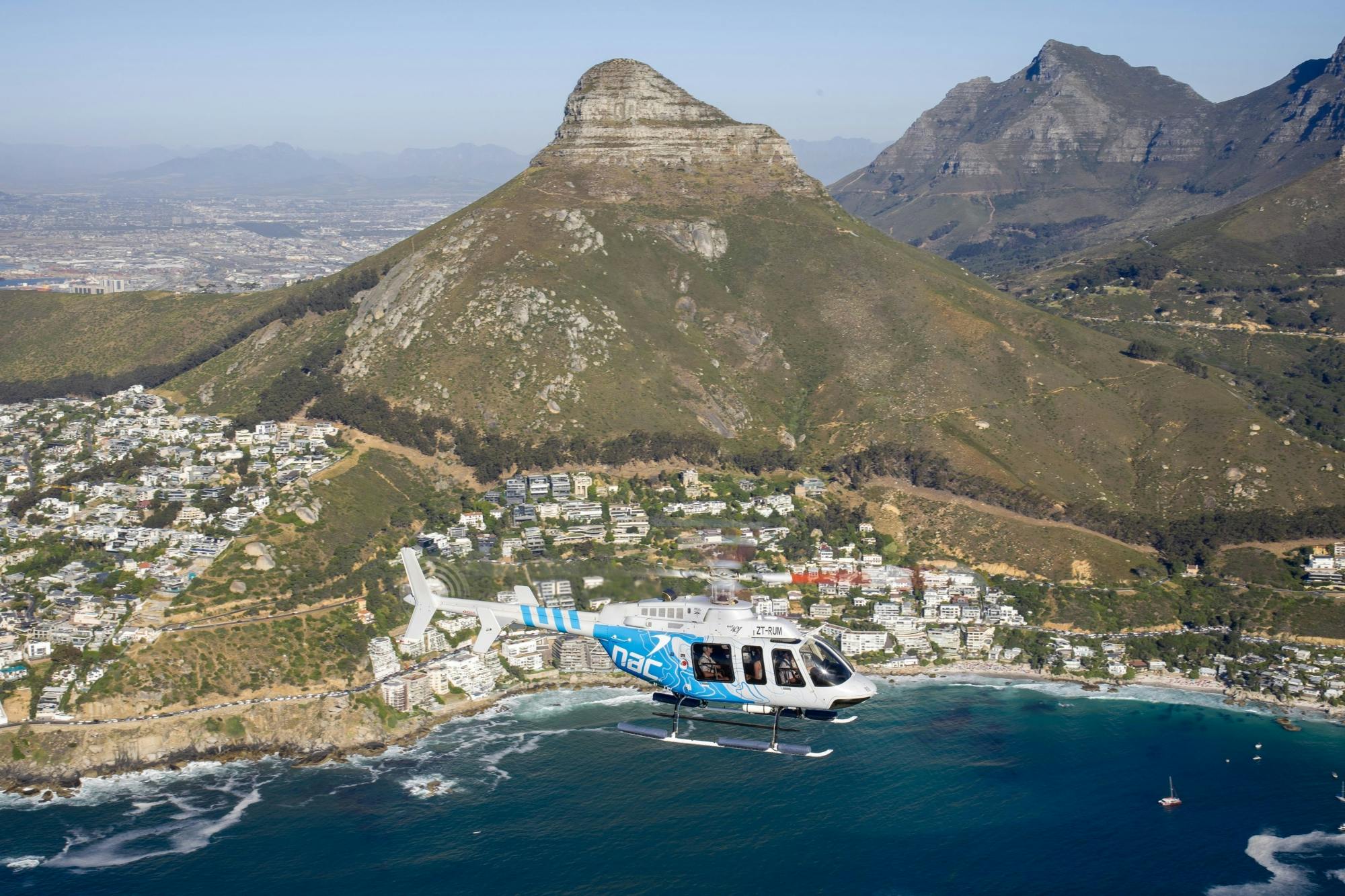 Hubschrauberrundflug mit Transfers über die Atlantikküste von Kapstadt