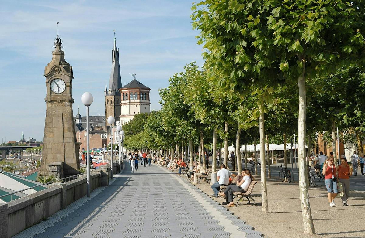 1-Hour Guided Walking Tour of Düsseldorf in English