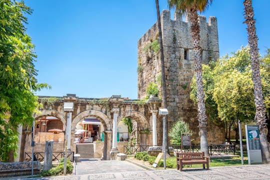 Visita de medio día al casco antiguo de Antalya con compras