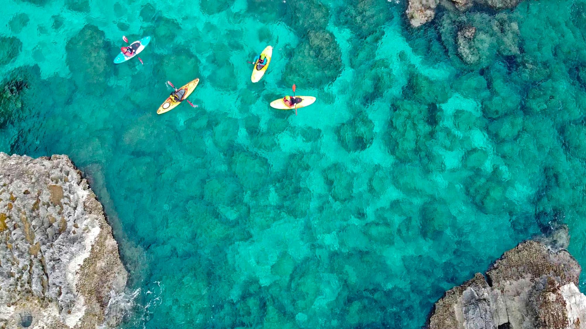 Tour di mezza giornata in kayak e snorkeling nel nord di Minorca