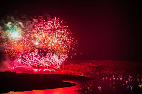 Ifestia Festival vuurwerkshow en boottocht bij zonsondergang
