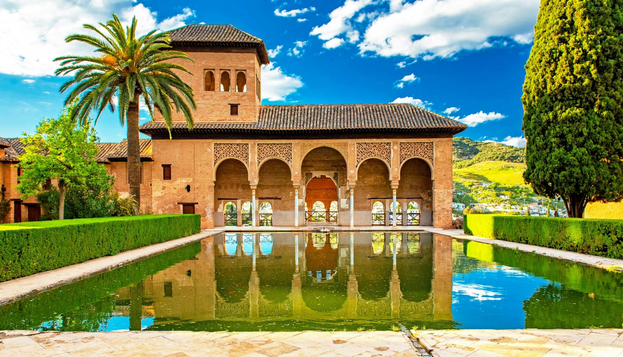 Granada, Alhambra and Generalife Gardens Day Trip from Costa del Sol