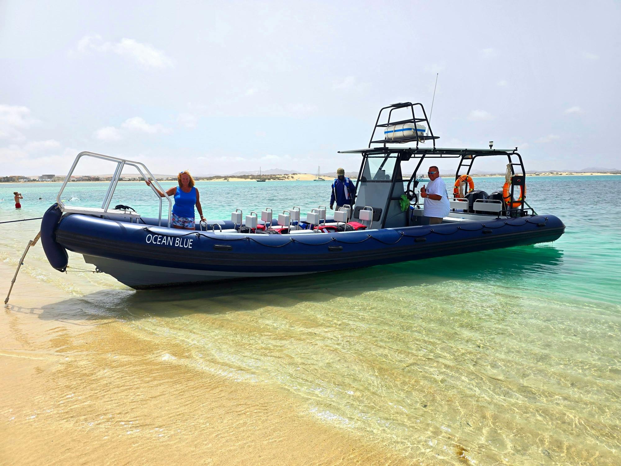 Passeio de barco pela Baía de Chaves em Boa Vista com parada para banho