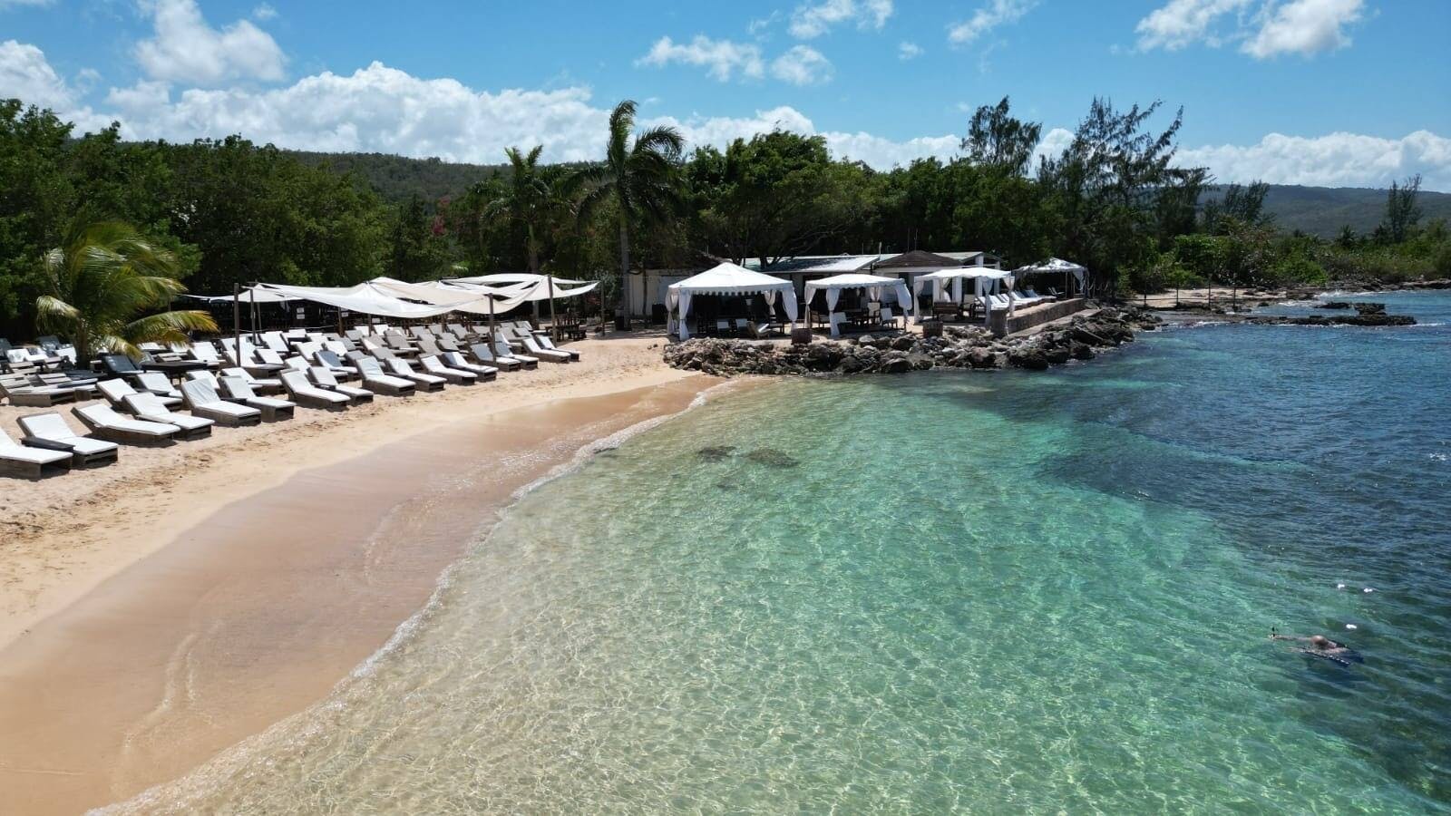 Experiencia VIP en Bamboo Beach, tubing por el río y cataratas del río Dunn