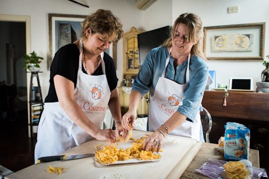 Cours de cuisine et dégustation chez une Cesarina à Messine