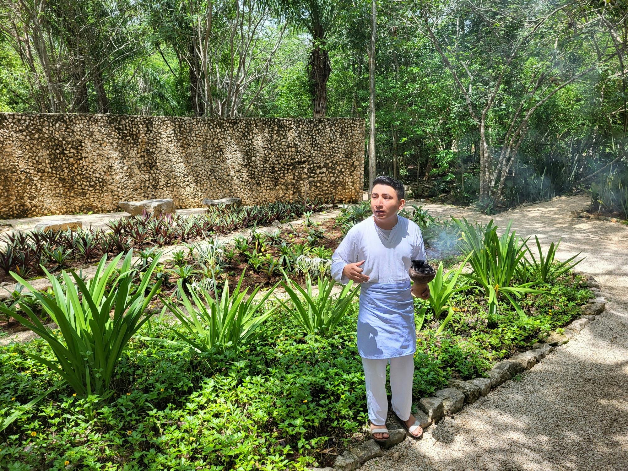 Chichen Itza and Cenote Tsukán with Lunch