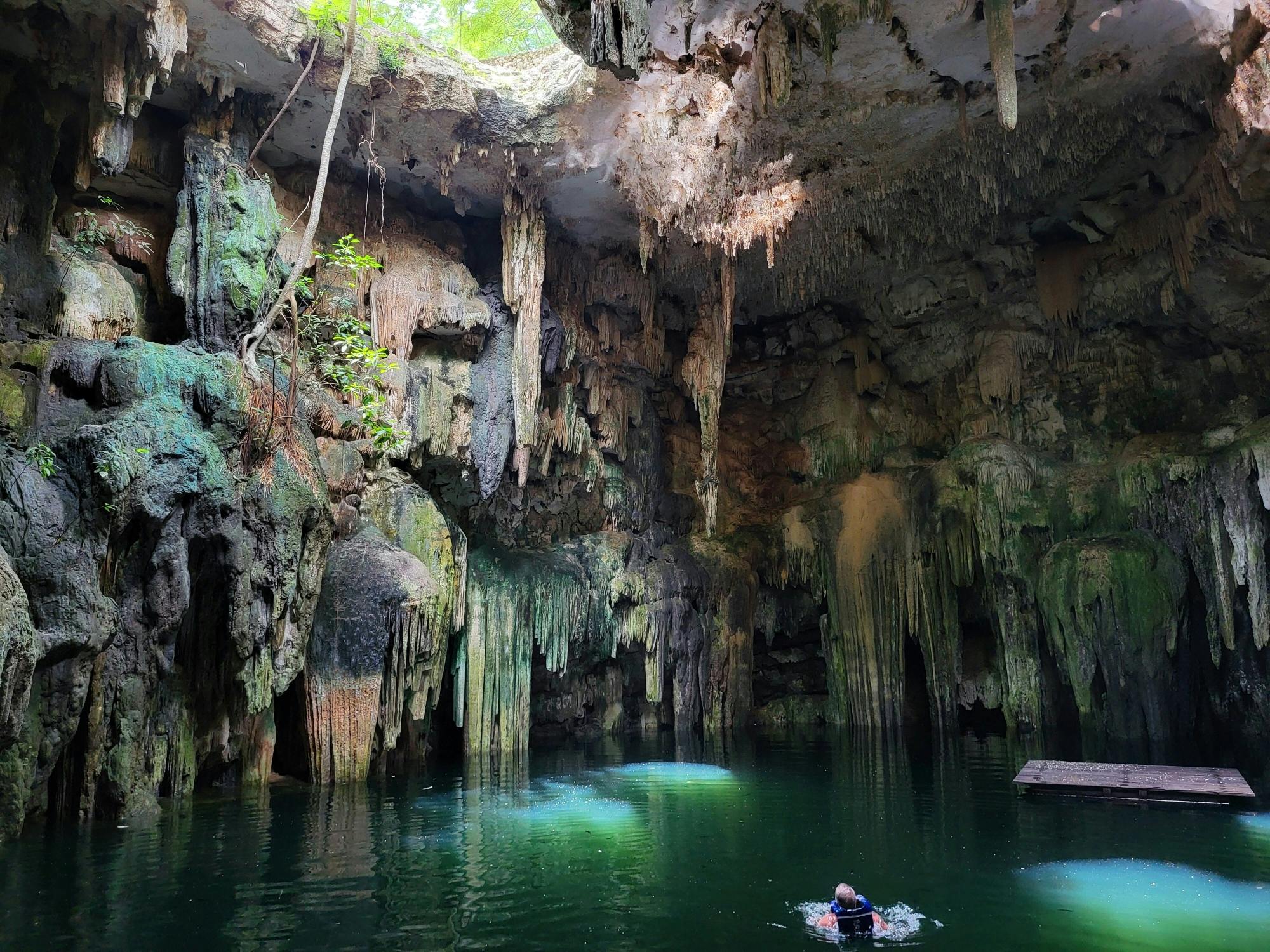 Chichen Itza and Cenote Tsukán with Lunch