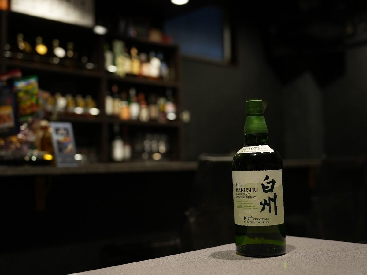 Degustación de whisky o sake japonés con aperitivos ilimitados