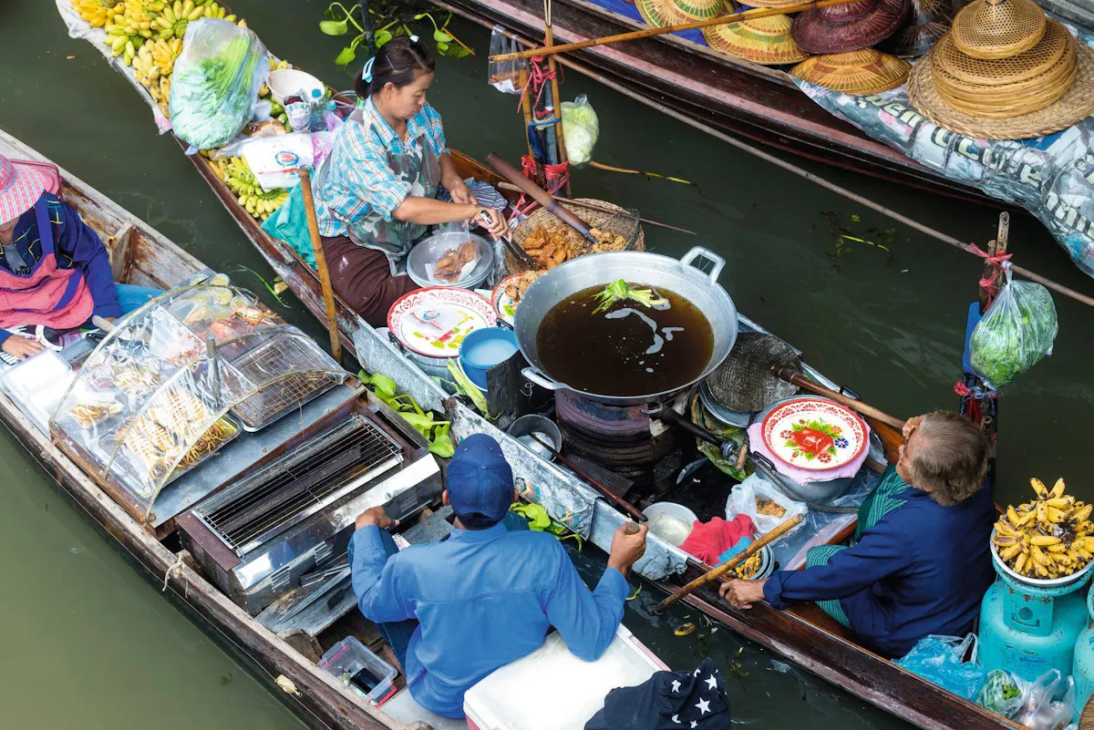 Floating and Railway Markets Small Group Tour